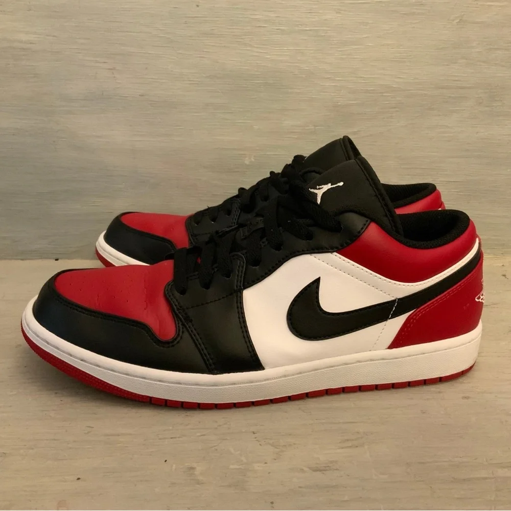 Nike Air Jordan1 Low Red Black White Leather‎ Athletic Shoes Size 11 Like New